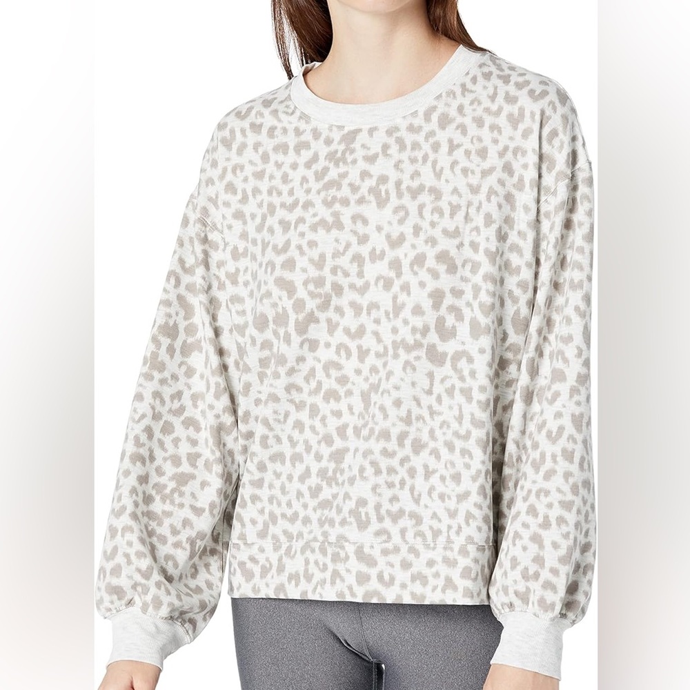 Danskin Size M crewneck, leopard.